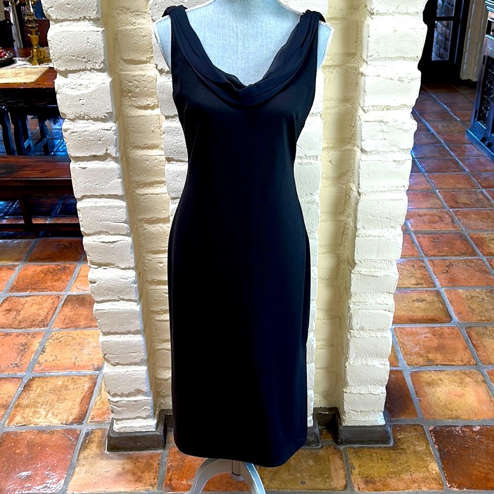 Rarely worn Elie Tahari dress in black size 6